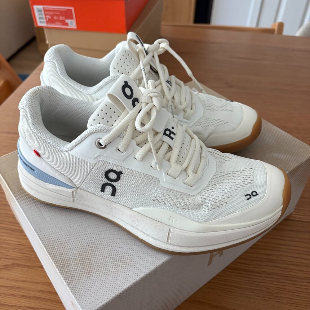 ON Tennis shoes  “The Roger Pro”